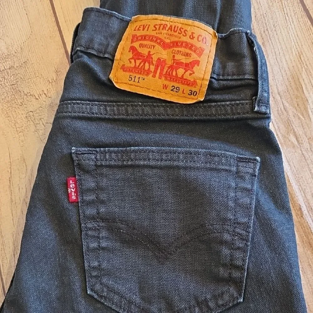 Levis these black